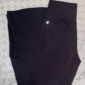 YOGA FABLETICS PANTS SIZE MEDIUM